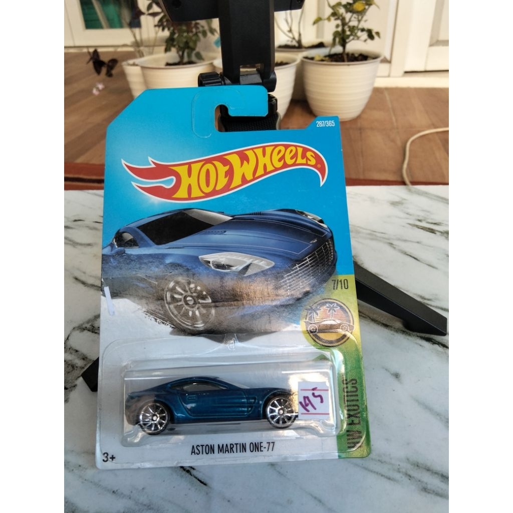 Hot Wheels Aston Martin One-77 HW Exotics