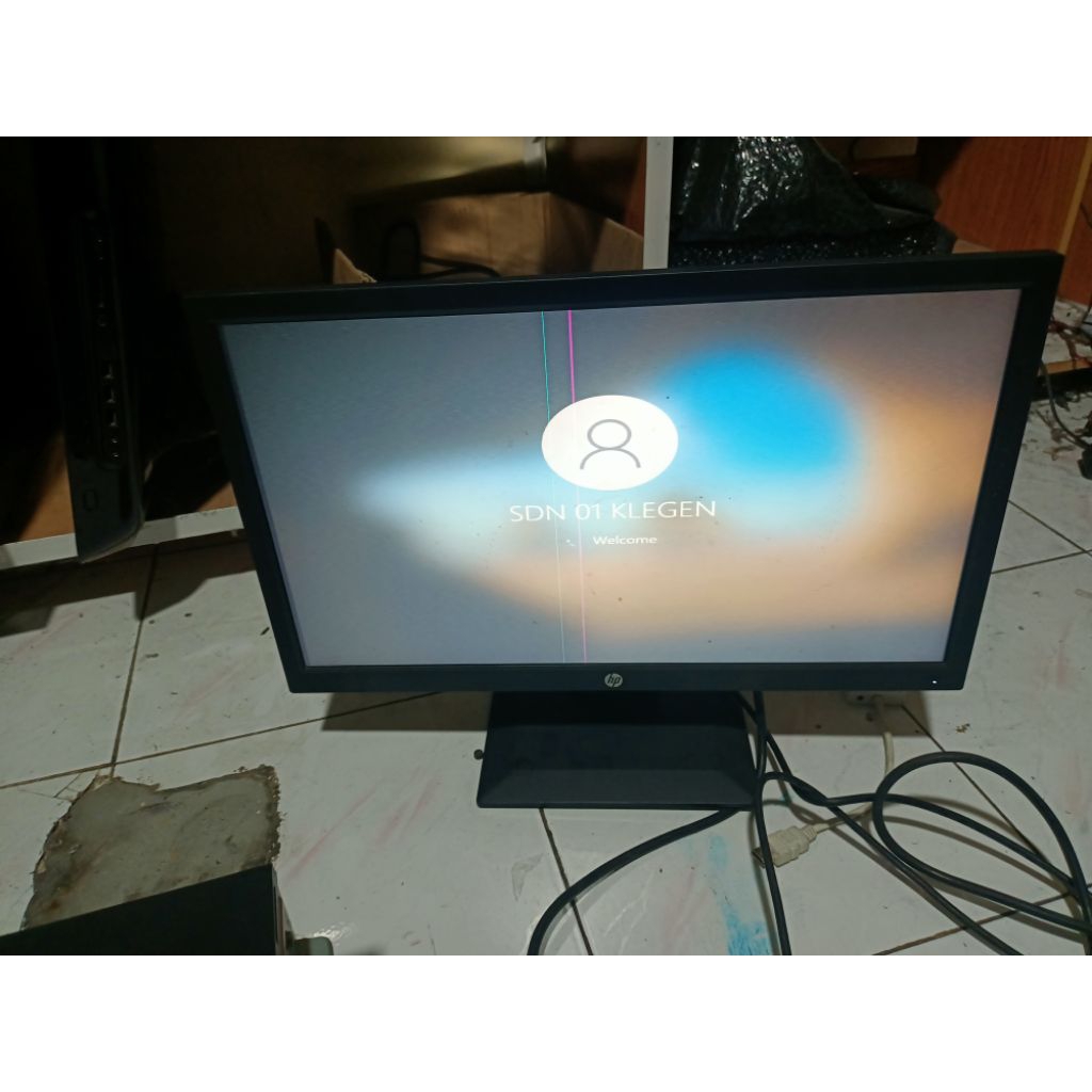 lcd monitor 20inch minus garis