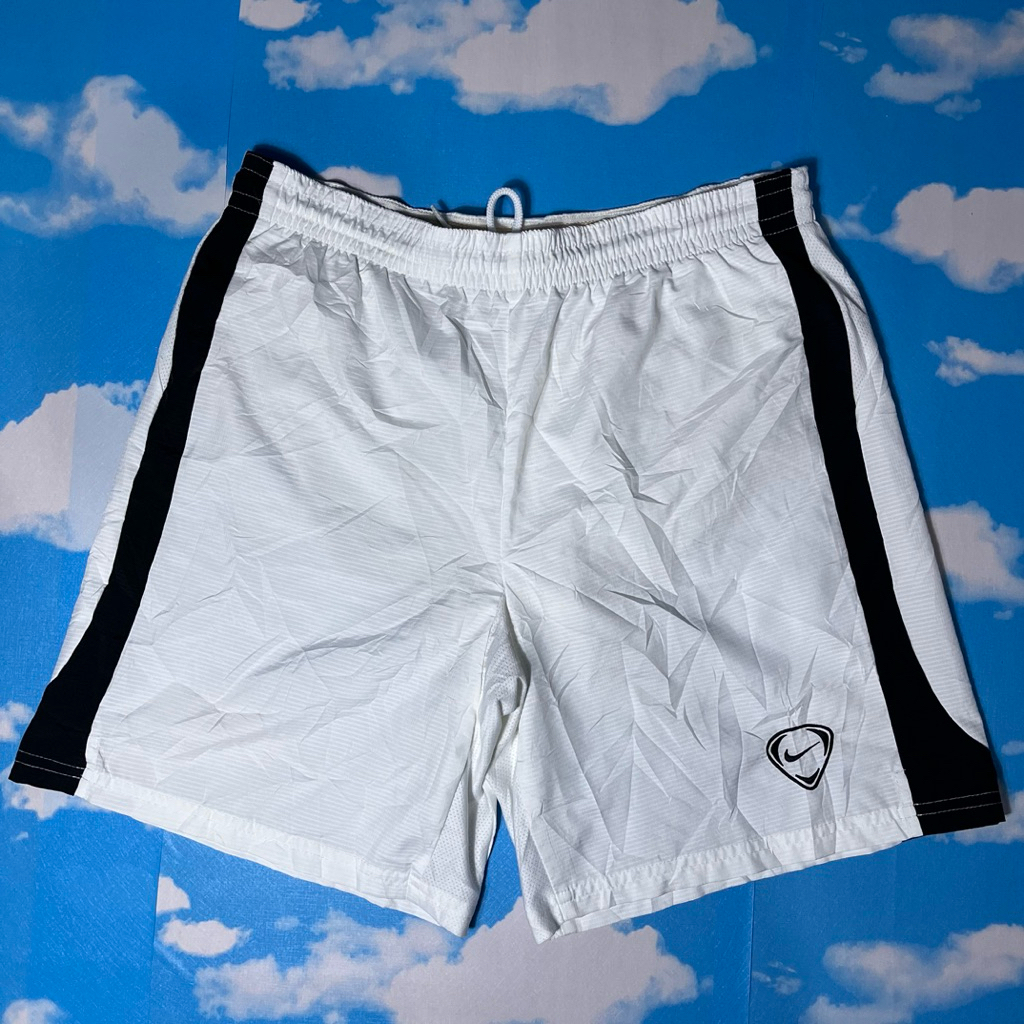 celana pendek running nike