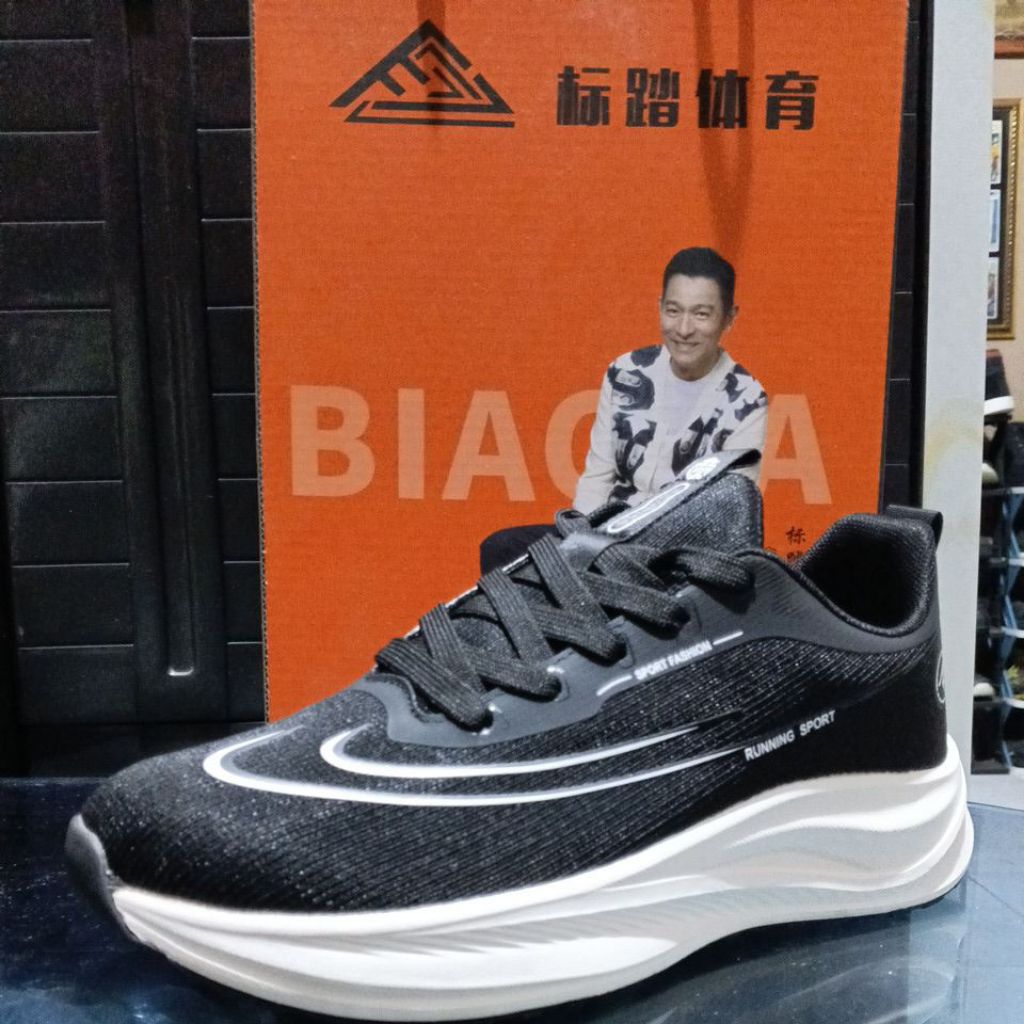 sepatu running 42