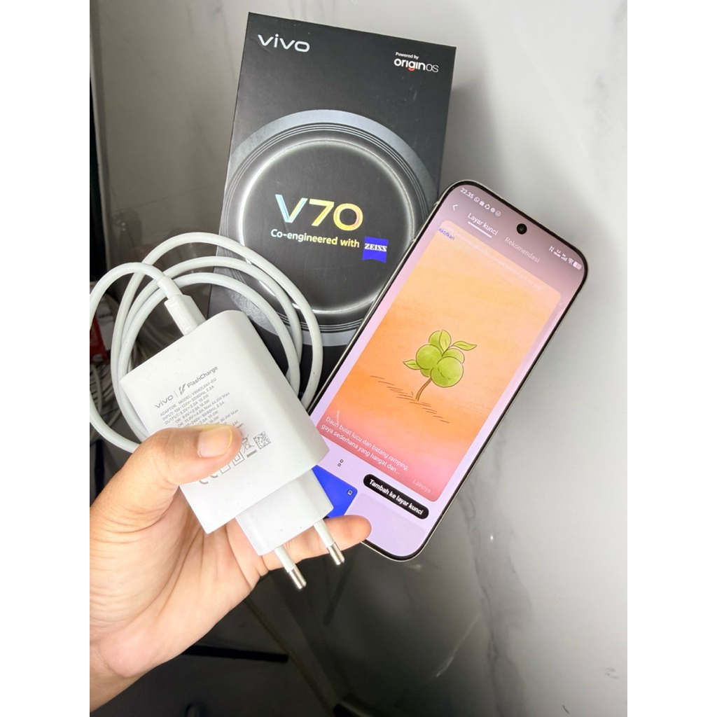 Hp handphone android Vivo v70 5g 8 ram 256 GB fullset garansi resmi like new second bekas mulus leng