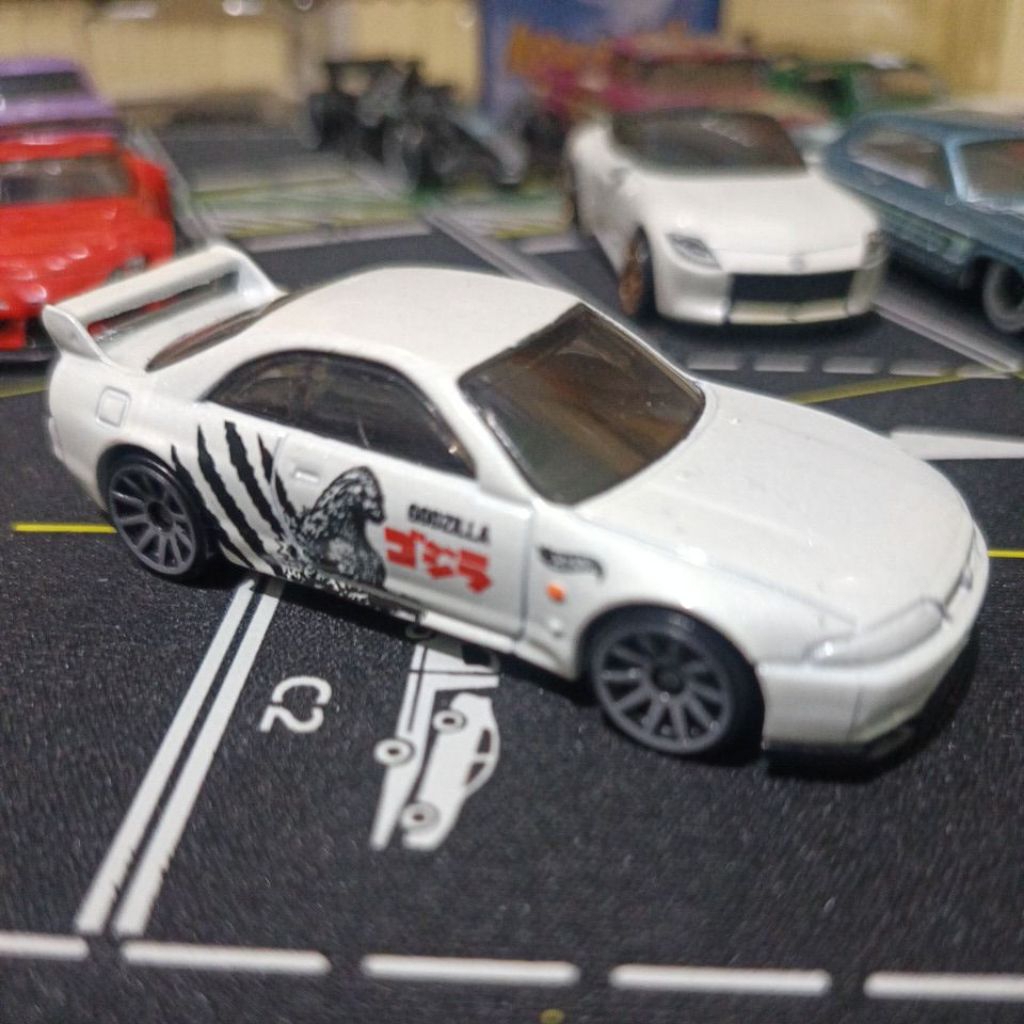 Hotwheels R33 Godzilla