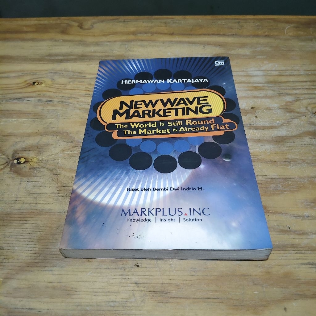 Buku New Wave Marketing The World is Still Round The Market is Already Flat