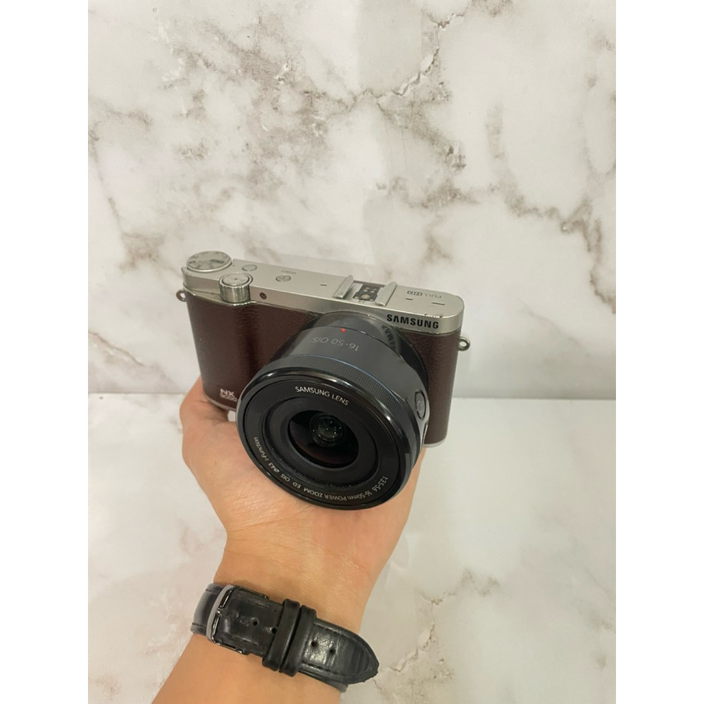 Kamera Mirrorless Samsung NX3000 Kit 1650 OIS