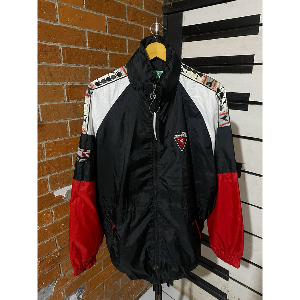 jaket windbreaker diadora biglogo
