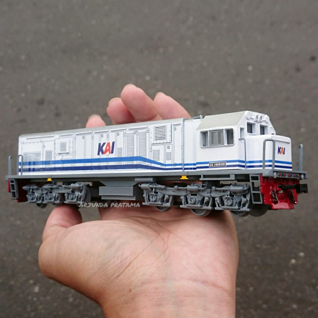 Miniatur Kereta Diesel Dummy CC 204 hidung kotak livery WNB