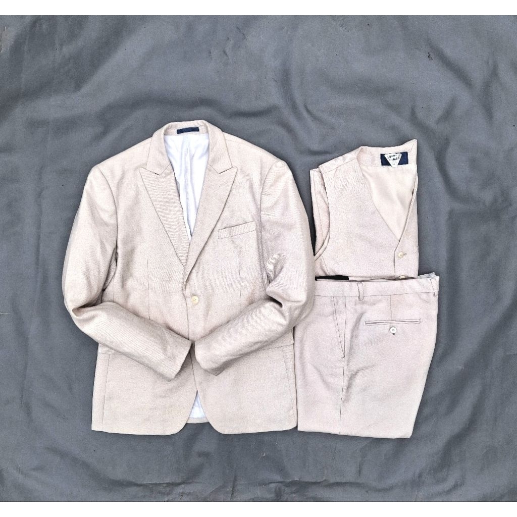 Preloved setelan jas super like new putih krem langka/setelan jas 3 in 1 second seperti baru size L/