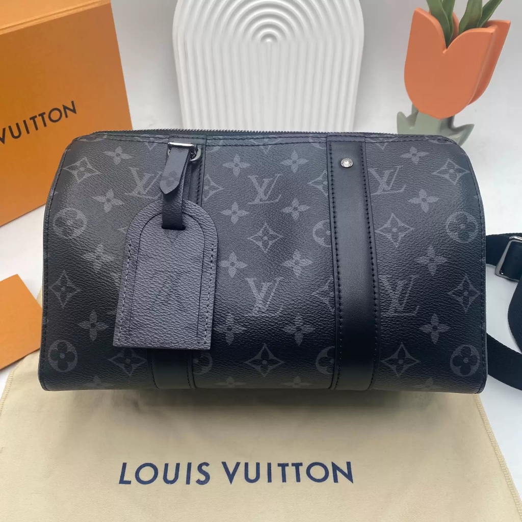 Tas Louis Vuitton City Keepall M45936, tas travel motif Monogram berwarna abu-abu dengan aksen kulit