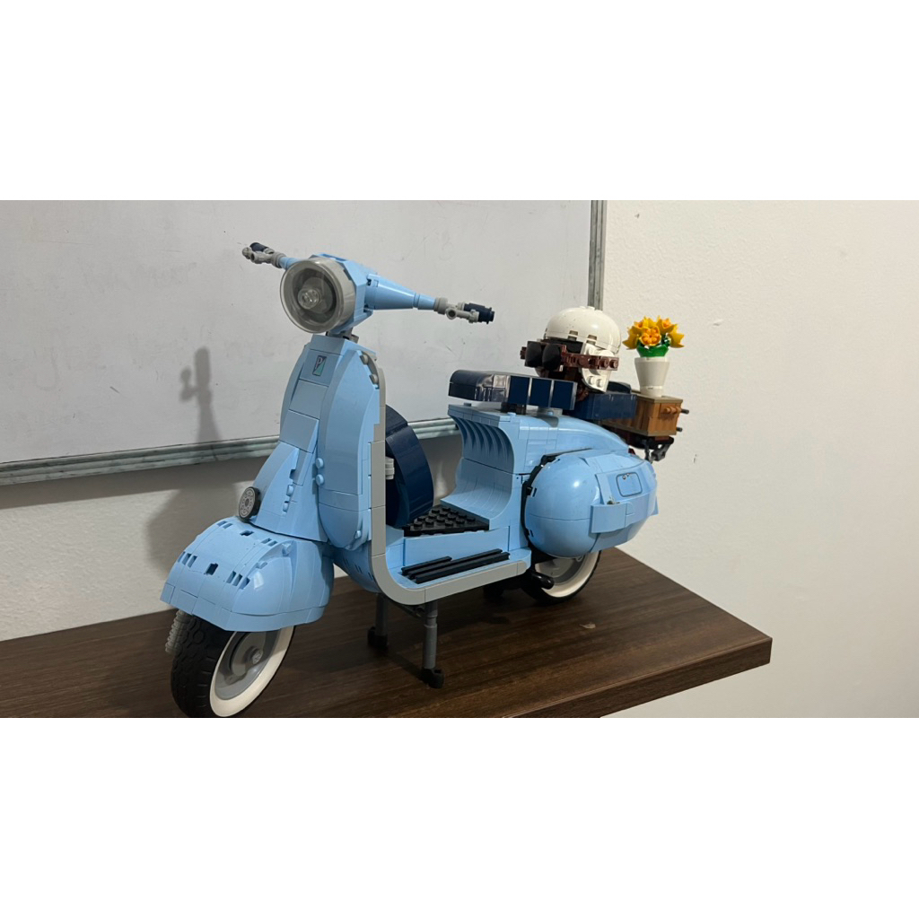 Lego IconsVespa125