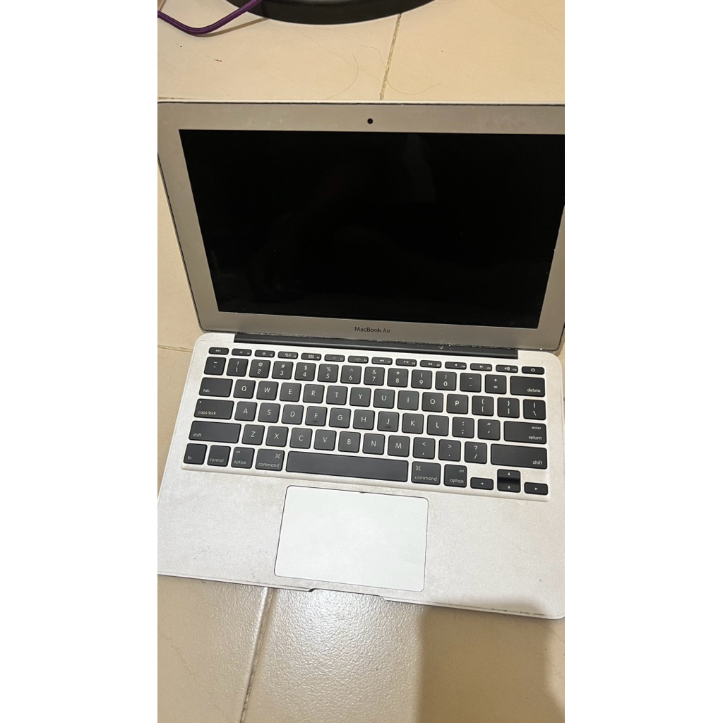 MacBook Air 11” 2011 rusak