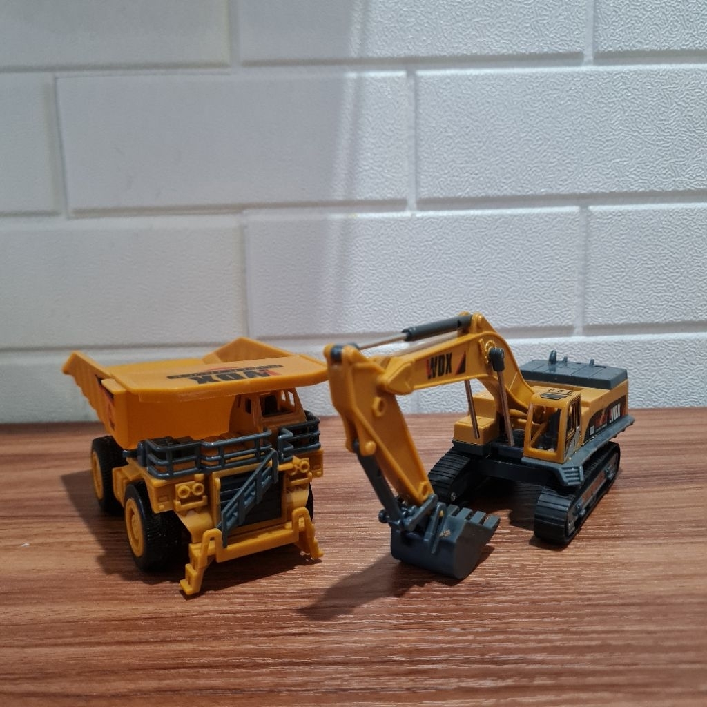 Mainan kendaraan alat berat construction Dump Truck dan Excavator Second/Preloved/Loose