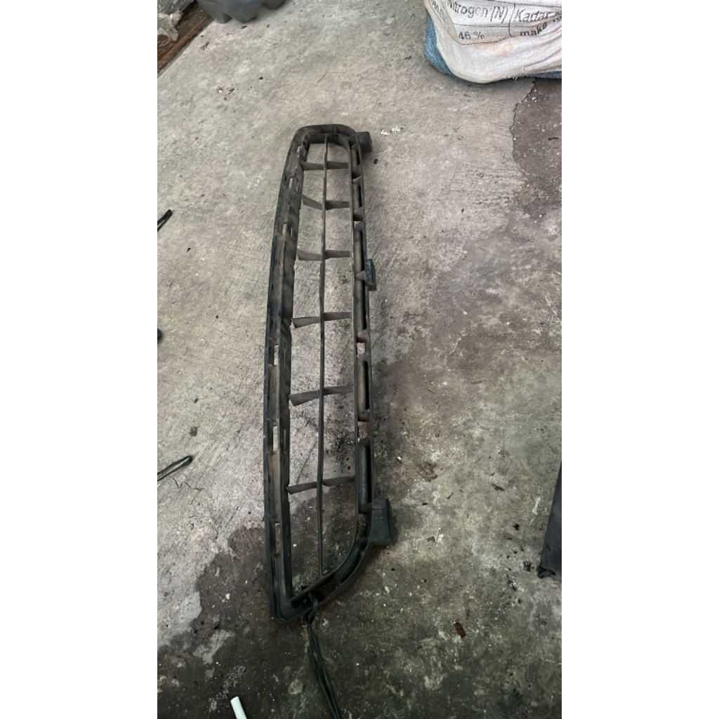 Grill ram bumper depan bawah toyota camry 2010-2011 original