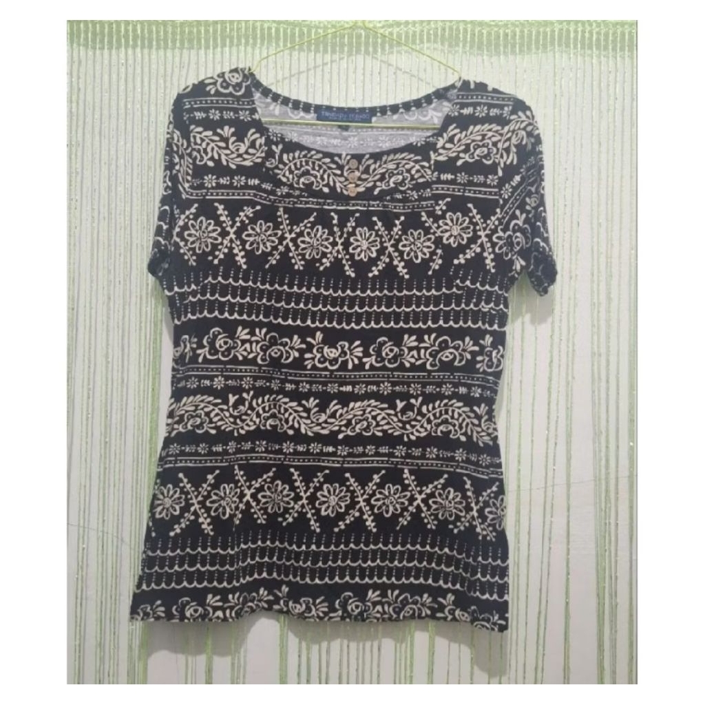 kaos wanita batik lengan pendek