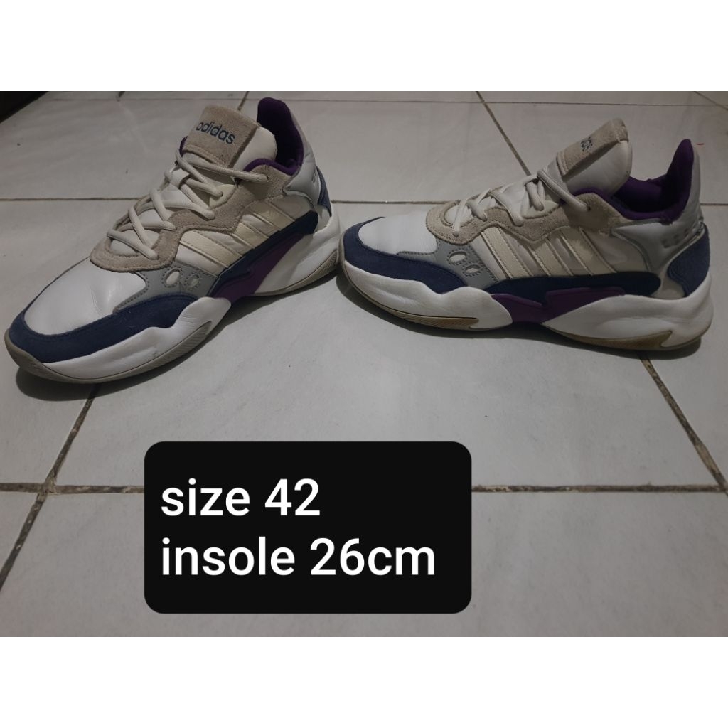 SepatuBasketAdidas