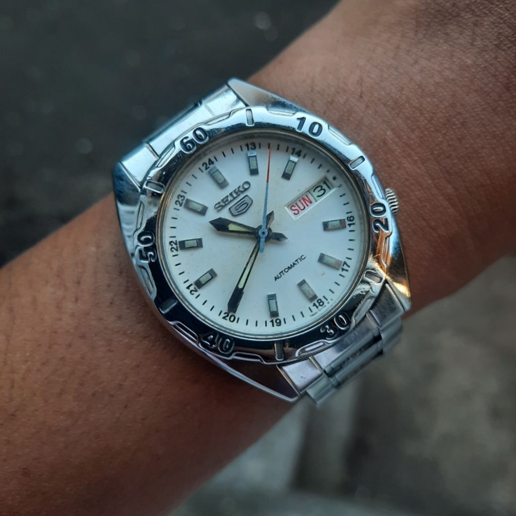 Seiko 5 Sports Explorer 7S26-00Z0 White Dial AUTOMATIC 100% ORIGINAL