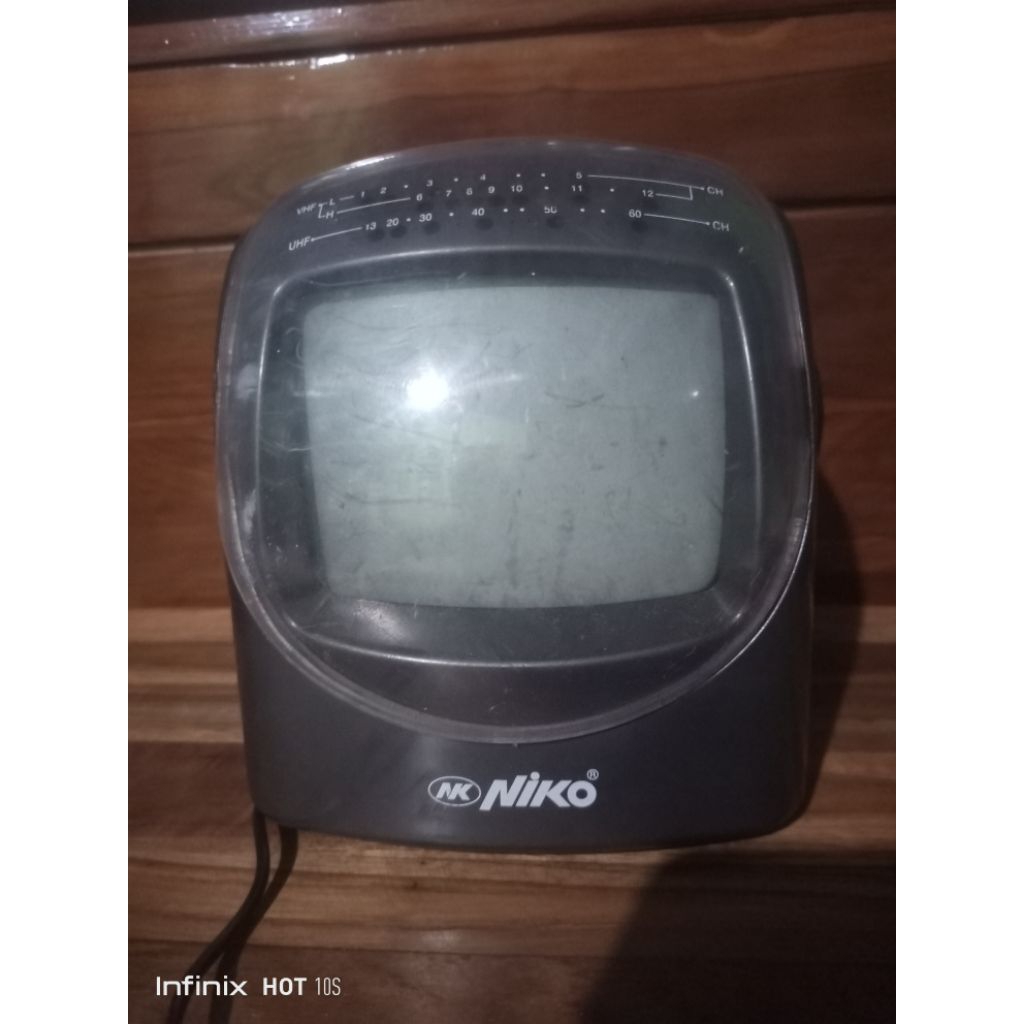 Tv Mini Hitam Putih + Radio Fm NYALA