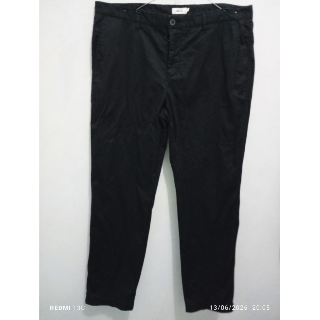 preloved celana panjang chino hitam polham