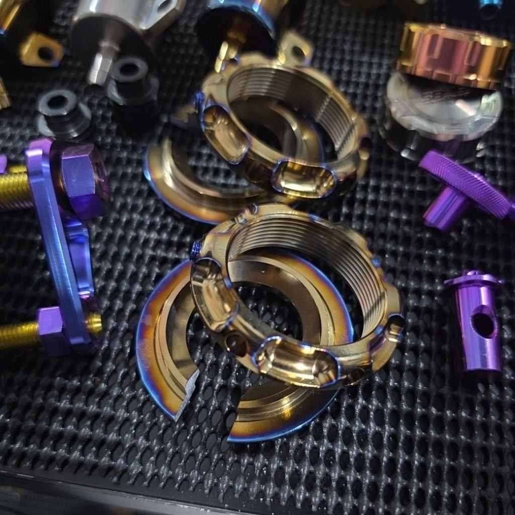 DUDUKAN PER SHOCK OHLIN'S TITANIUM GR5