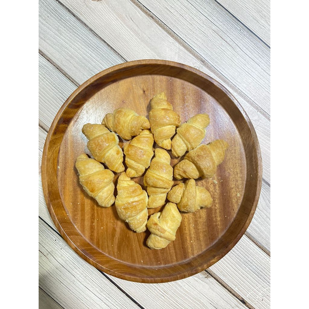 pastry keju 250gr - kue kering rasa keju - kepiting keju - croisant keju - kue kroisan asin - stik k