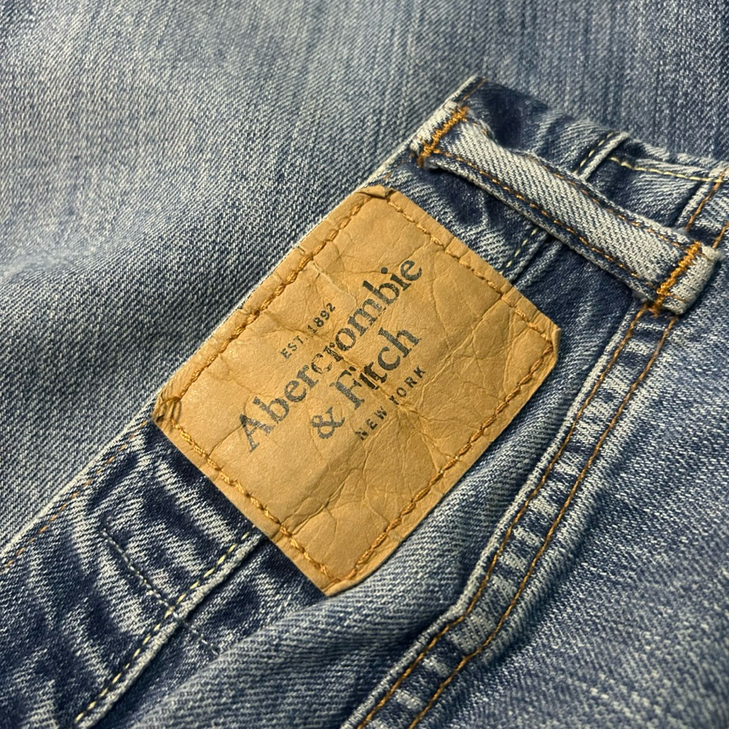 Celana Jeans Second “Abercrombie And Fitch USA Buttonfly Low Slim Straight Blue Washed Jeans”
