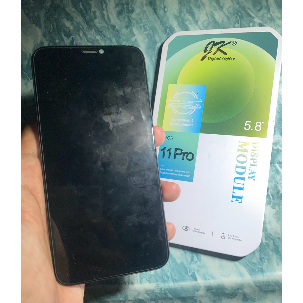 LCD IP 11 PRO BEKAS