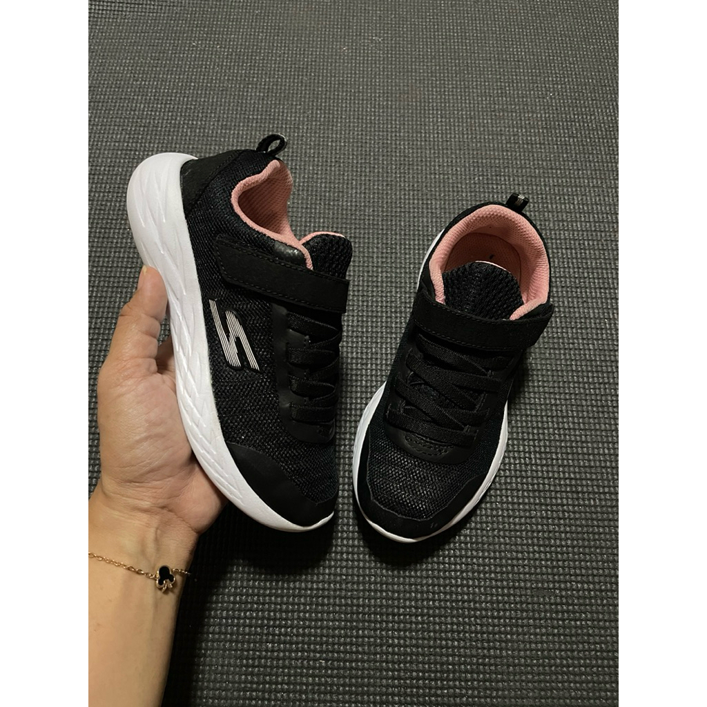Sepatu Skechers size 32 insole 20cm