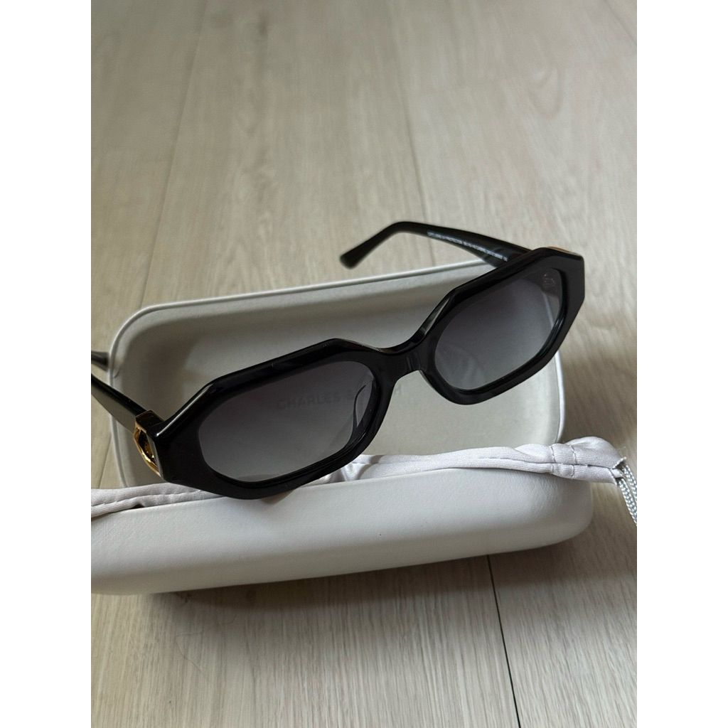 [as seen on yeji itzy] Charles & Keith Black Gabine Oval Sunglasses