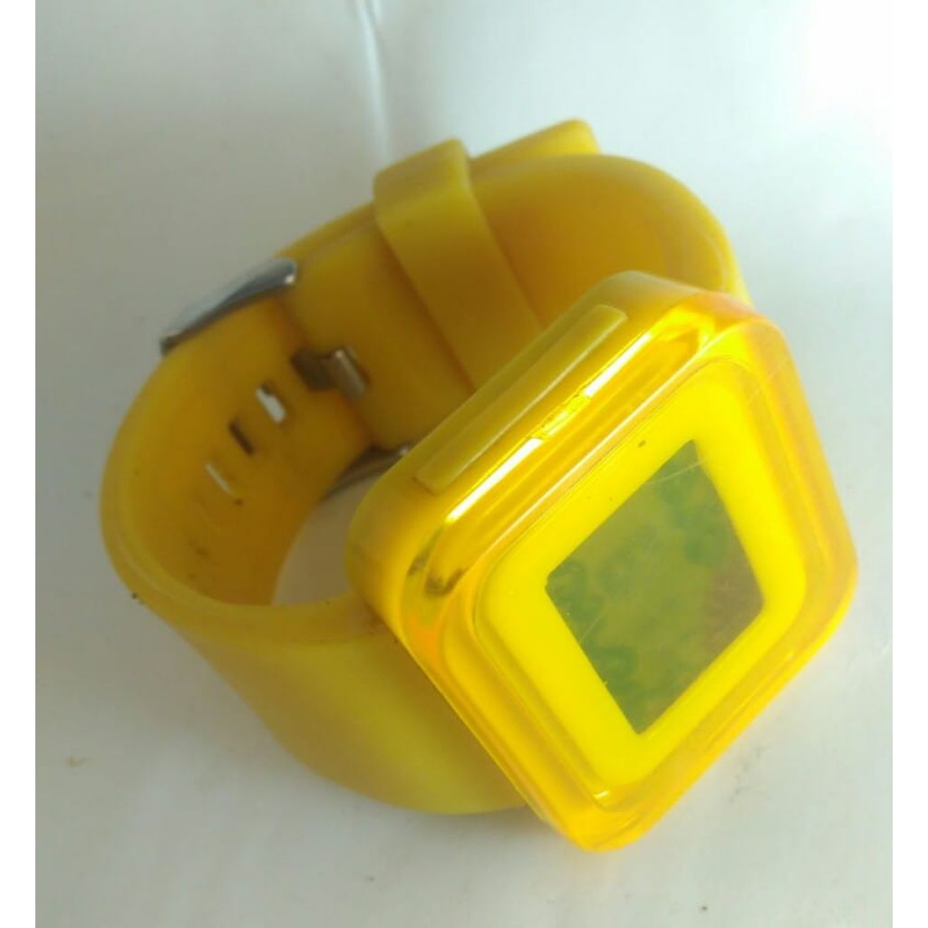 jam tangan Levis Yelow