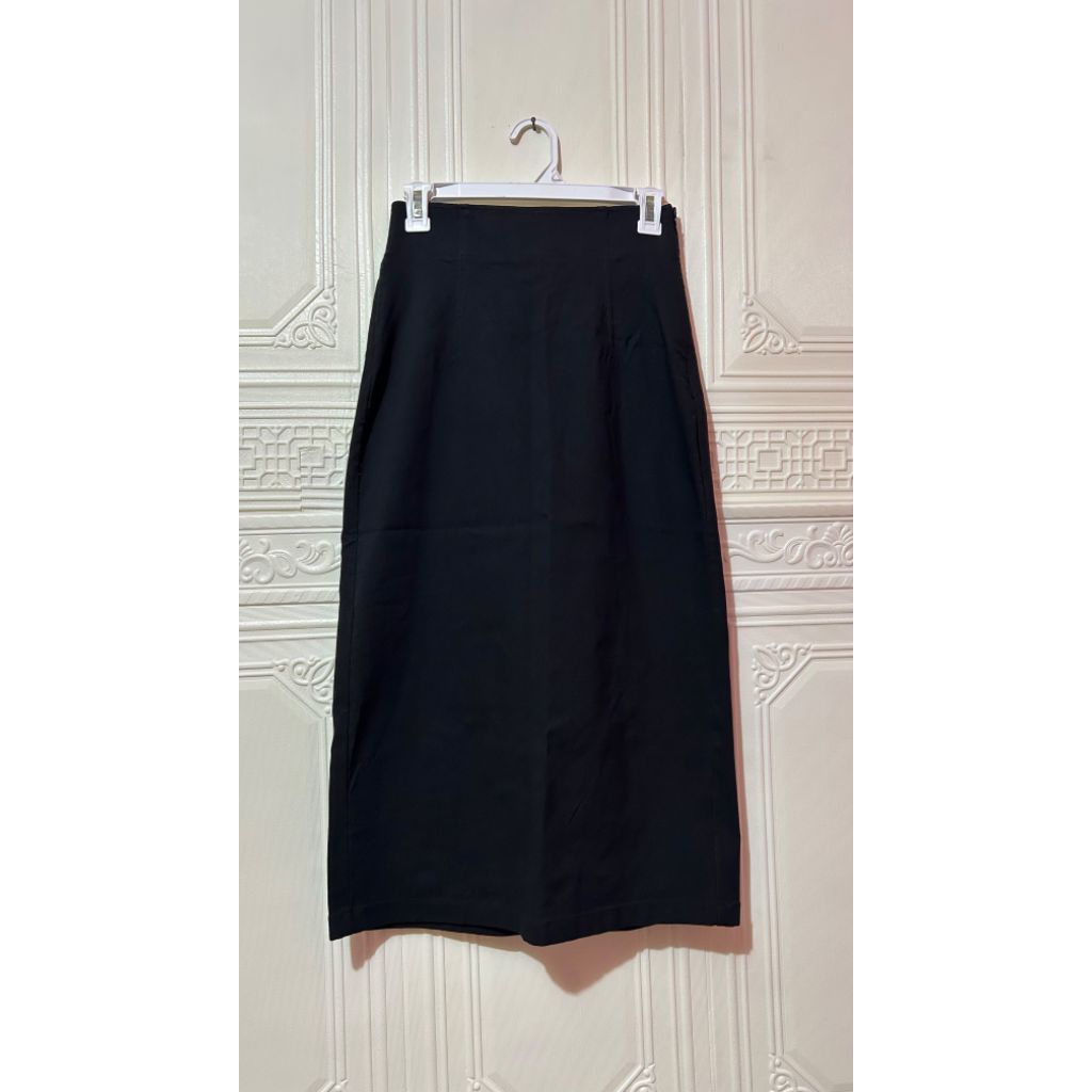 Rok Span midi GU uniqlo Hitam