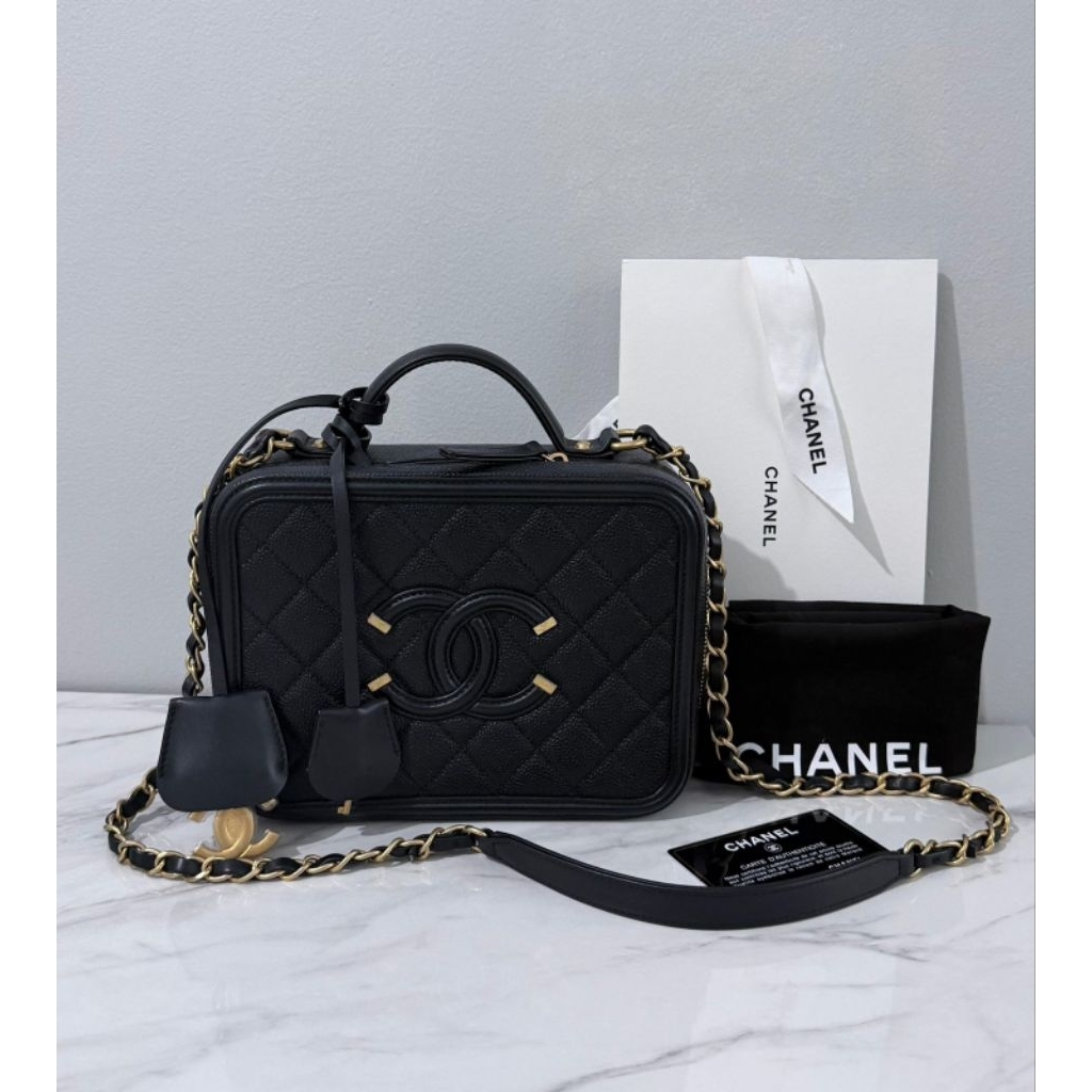 Excellent Ch Vanity Medium black ghwHOLO#27 Fullset box, db, card, holo, keys padlock, camelia, ribb