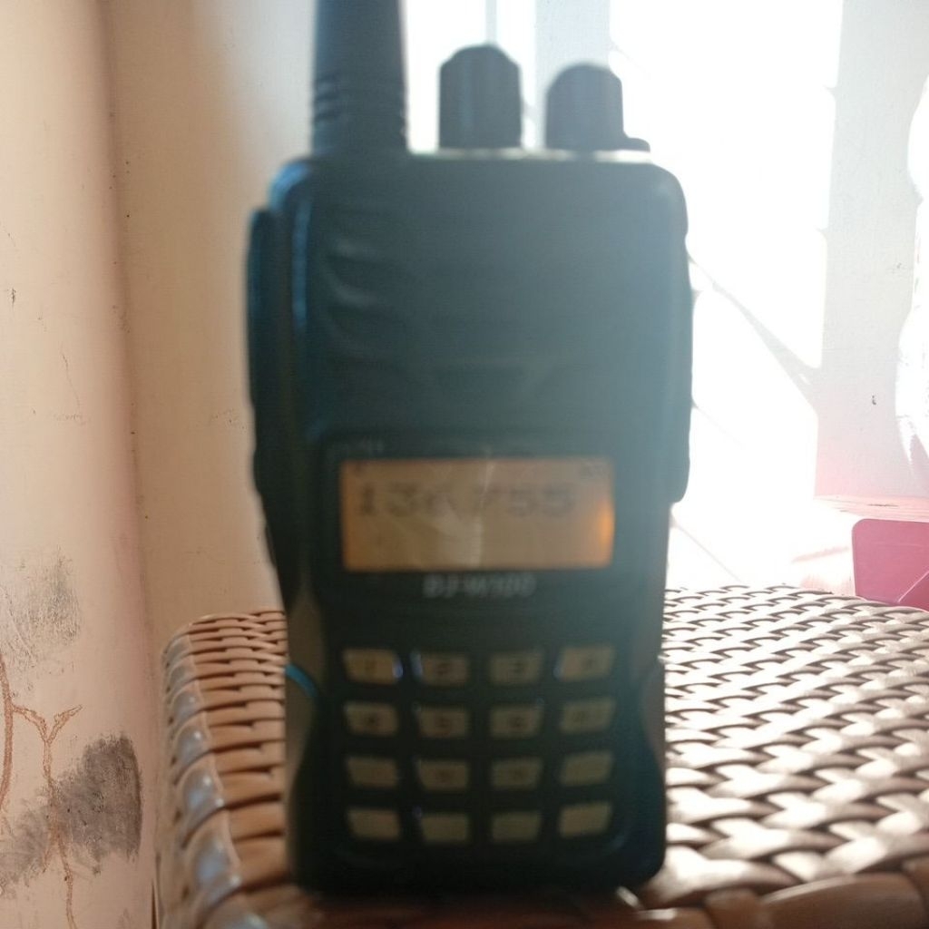 radio ht alinco dj-w100 bekas