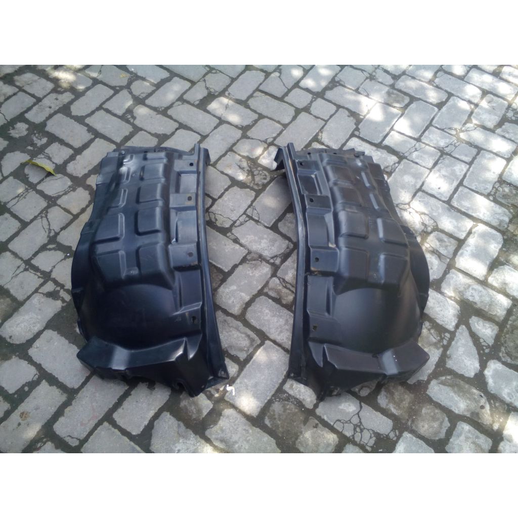Liner Fender Isuzu ELF Spakbor Dalam Isuzu ELF