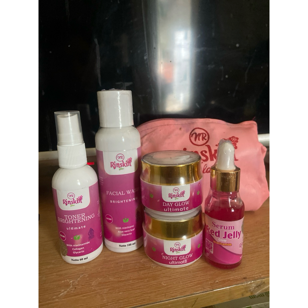 RjnSkin Glow Bpom Perawatan Wajah Glowing 1 Paket Skincare Flek(BACA DESKRIPSI)