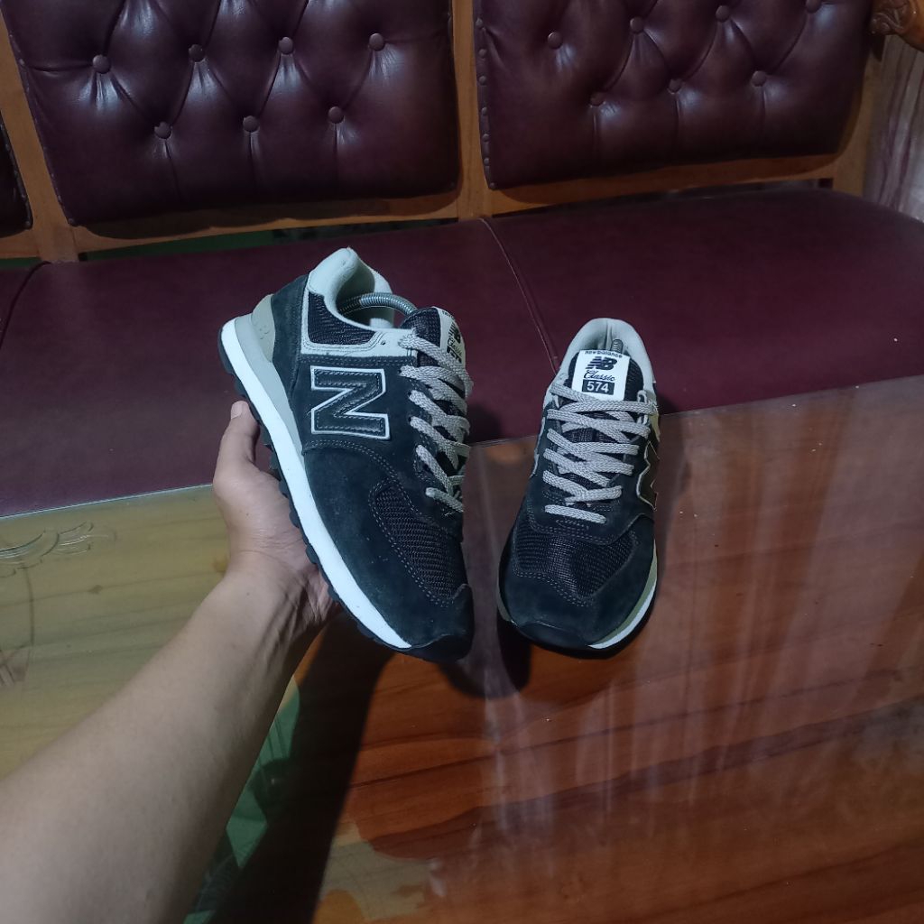 NEW BALANCE 574 CLASSIC BLACK GREY | SEPATU SECOND BRANDED | SNEAKERS TERLARIS PRIA WANITA