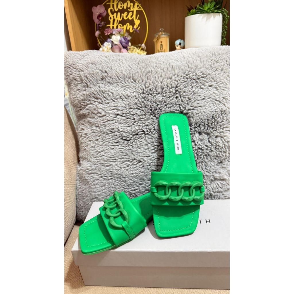 Charles n Keith Sendal