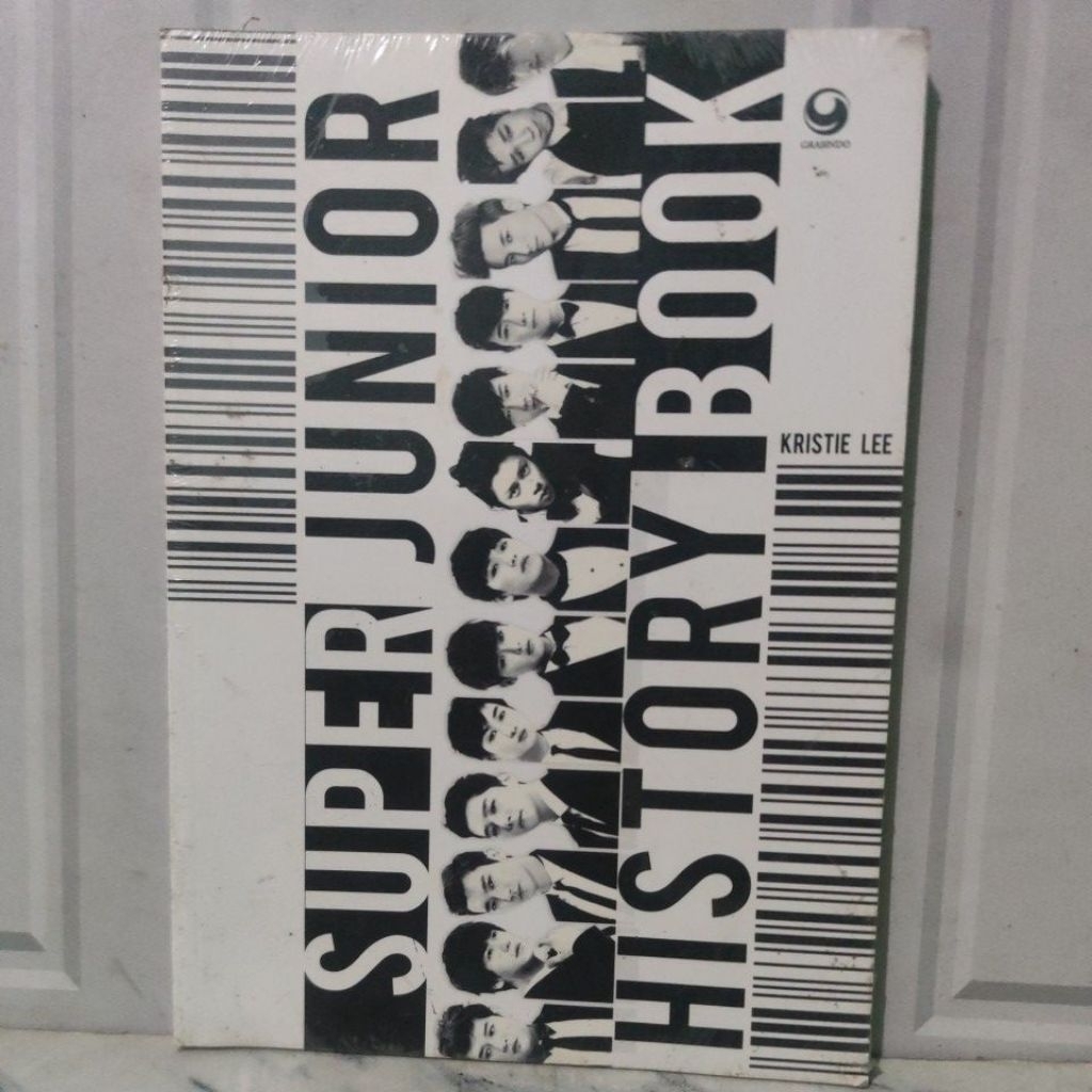 SUPER JUNIOR HISTORY BOOK