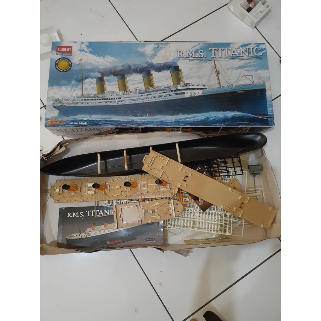 model kit academy rms titanic 1:400