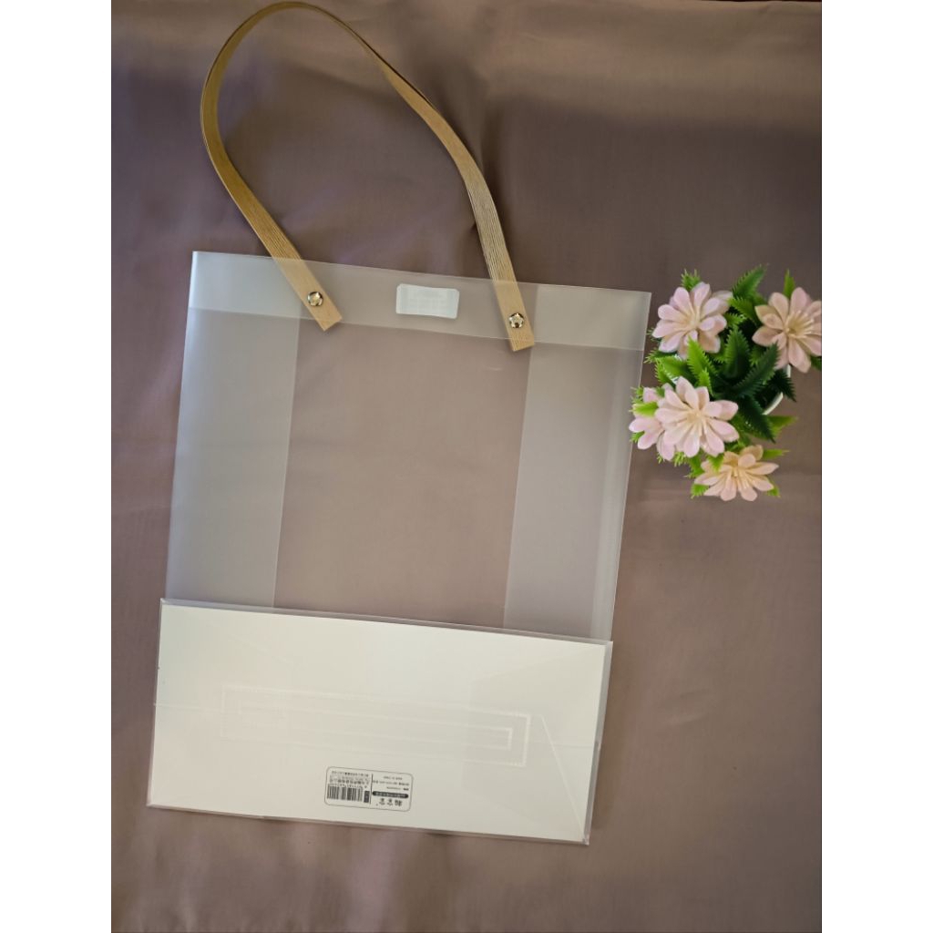 [PRELOVED] Pembungkus Kaos Kemasan Tas Kado Mika Paperbag Mika Kertas Kado Mika Size Besar Putih Pol