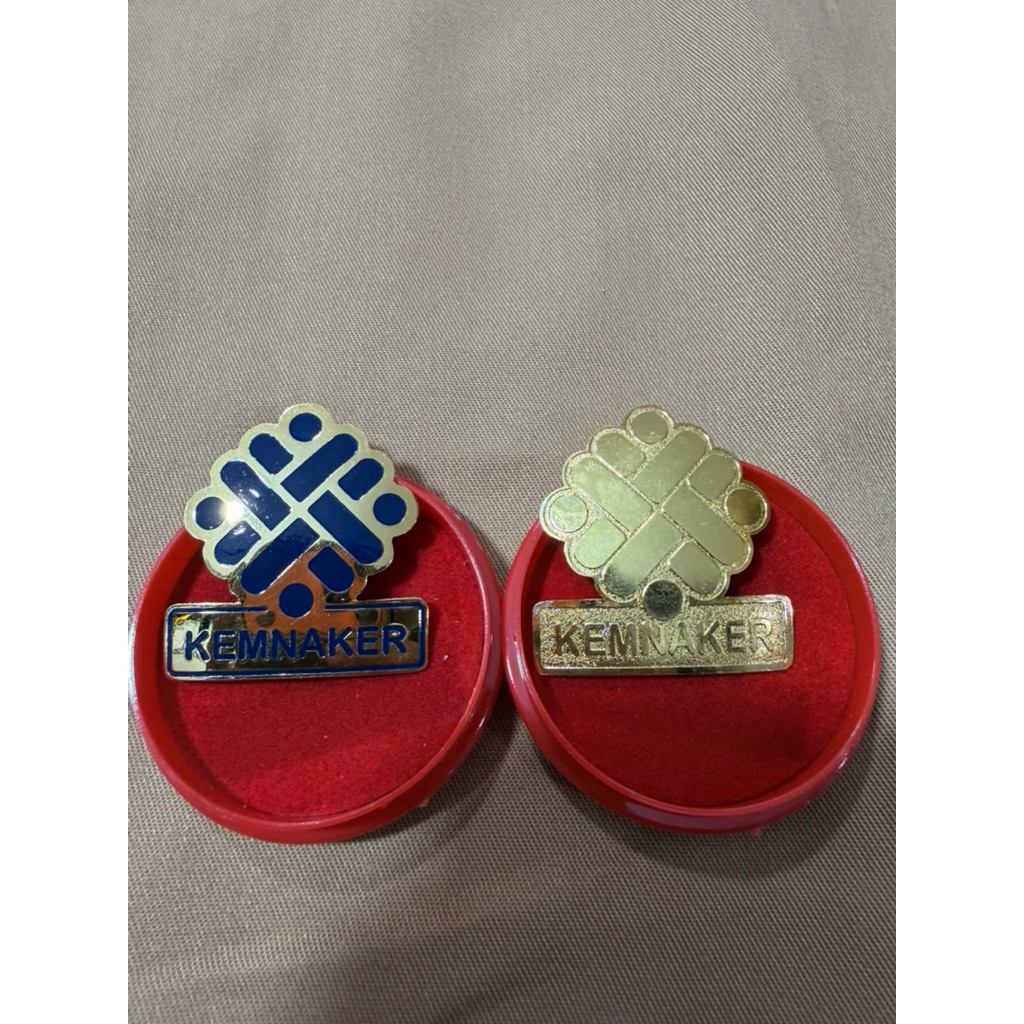 Pin dada Kemnaker - pin kemnaker - pin bross kemnaker - pin kemnaker original