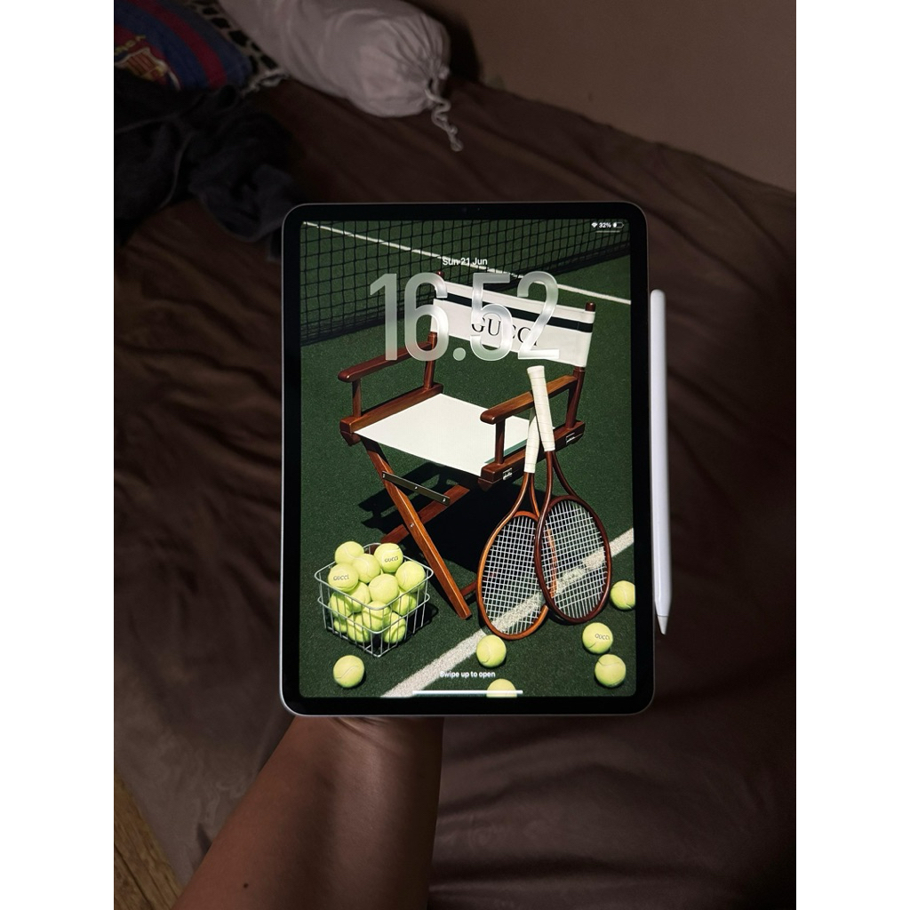 ipad pro M2 gen 4 256gb wifi only + apple pencil gen 2