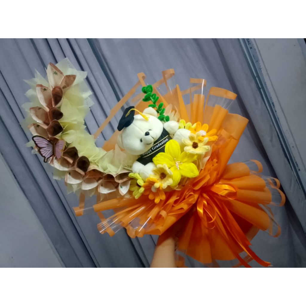 buket bulan sabit uang 10 lembar(uang 5000an) +boneka