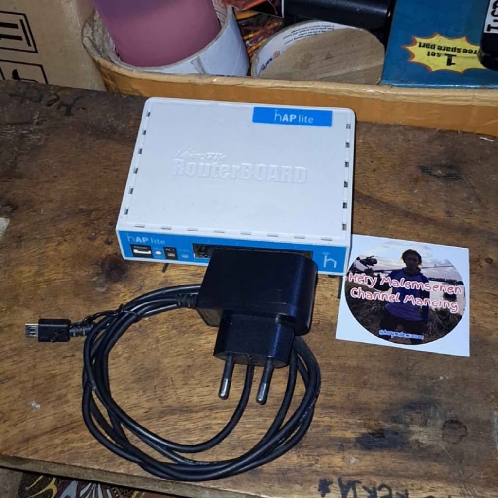 JUAL MIKROTIK HAP LITE RB941-2ND SEKEN NORMAL MULUS LAYAK PAKAI. ROUTER BOARD ALAT PEMBAGI KECEPATAN