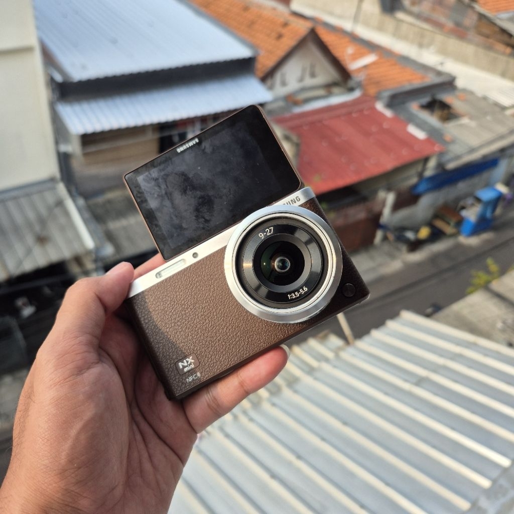 Kamera mirrorless Samsung nx mini lensa 9-27mm second