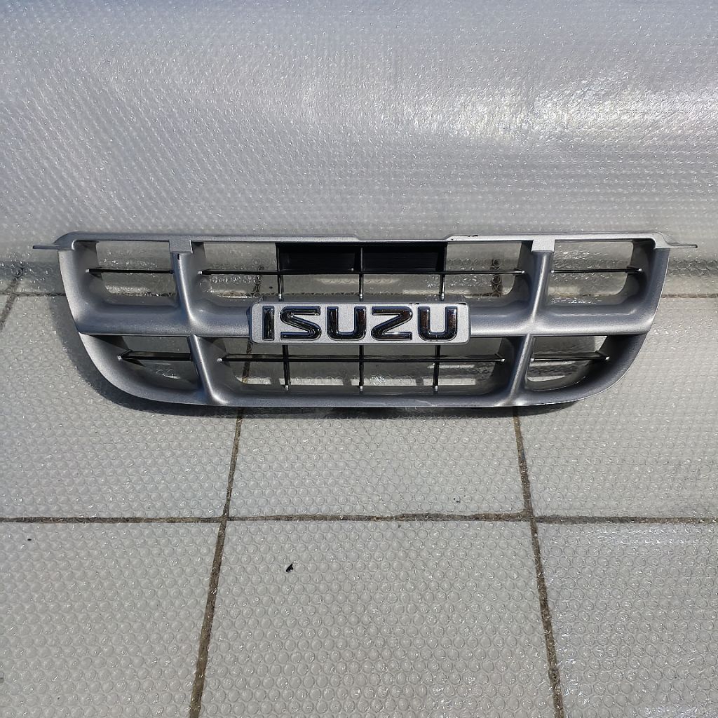 Grill depan isuzu panther kapsul touring tahun 2000-2004 original