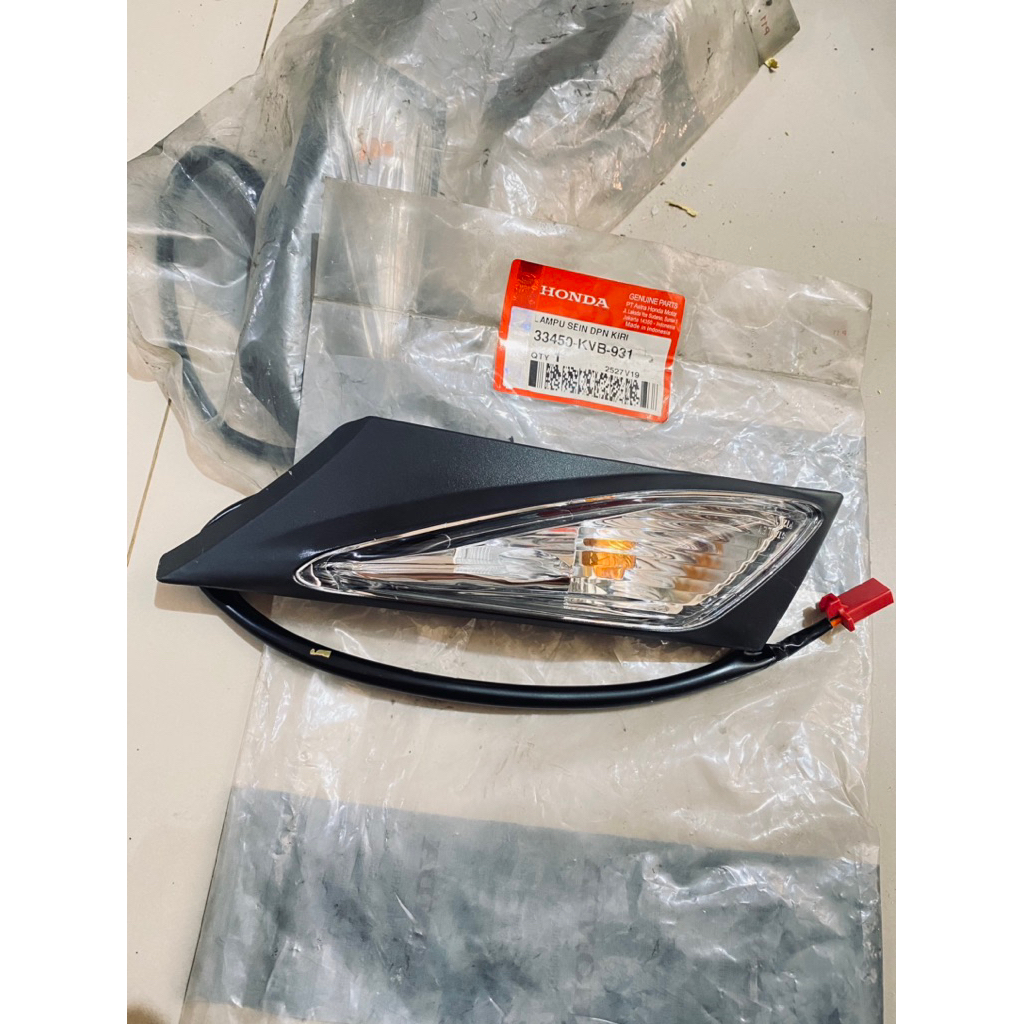 Lampu Sein Sen Depan Kiri Set (Wink Assy L FR) Vario 110 CW Original 33450-KVB-931