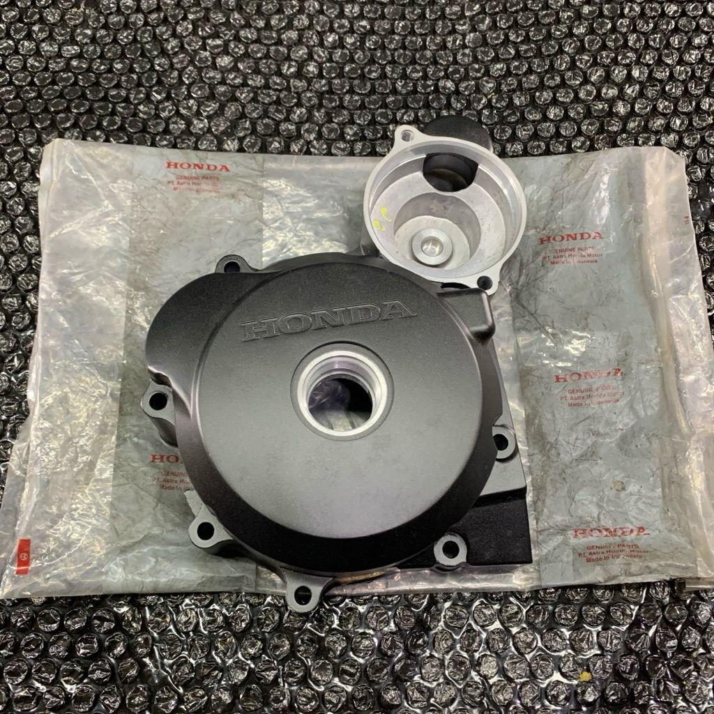 COVER KIRI (L) BAK MAGNET TIGER REVO ORI Asli Nos HONDA GENUINE PARTS / HGP 11341 - KCJ - 670 100% O