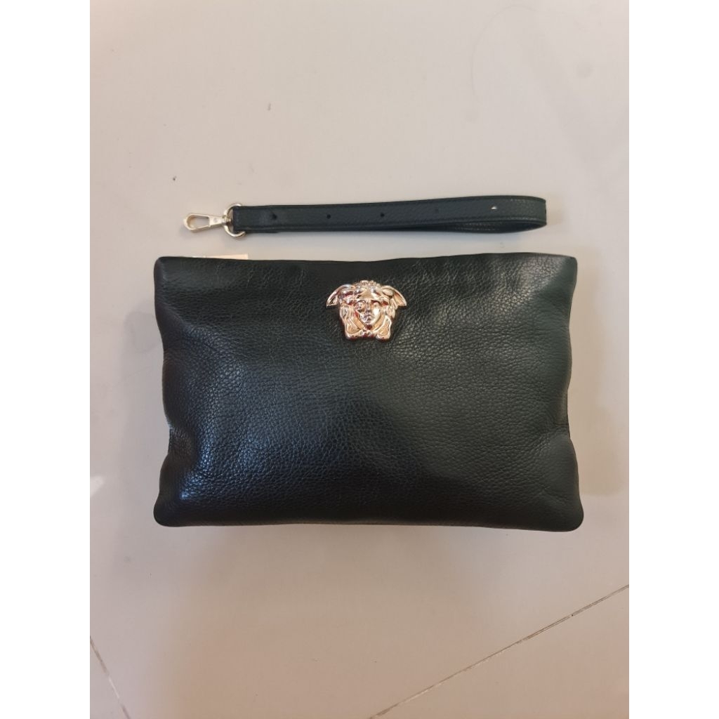 254. Versace Clutch Handbag Black Men Pria Preloved Leather Kulit Asli Size : 27.5cm x 1cm × 18cm