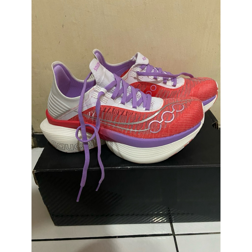Saucony Endorphin Elite 2