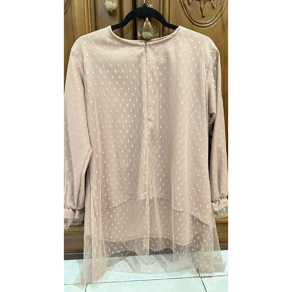 Preloved Alya Blouse Tunik Brokat Tile Premium Polka Dot