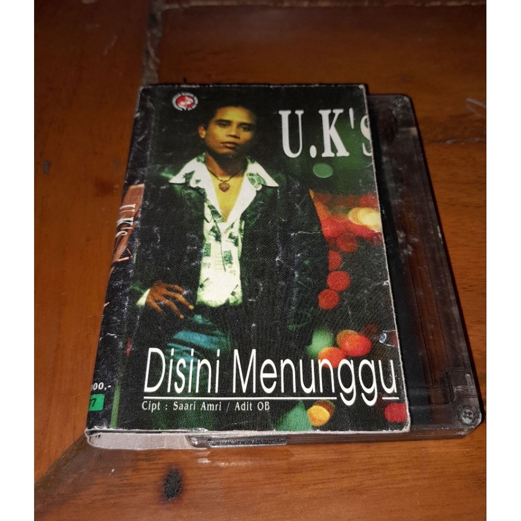 Kaset pita Uks disini menunggu